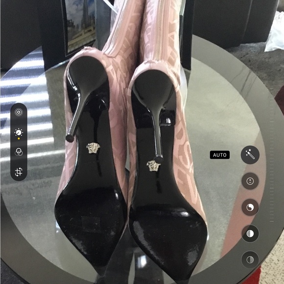 2024 110MM Versace Canvas Logo Boots Pink No Longer Avail & Price Is Firm‼️🔥 - Picture 5 of 12